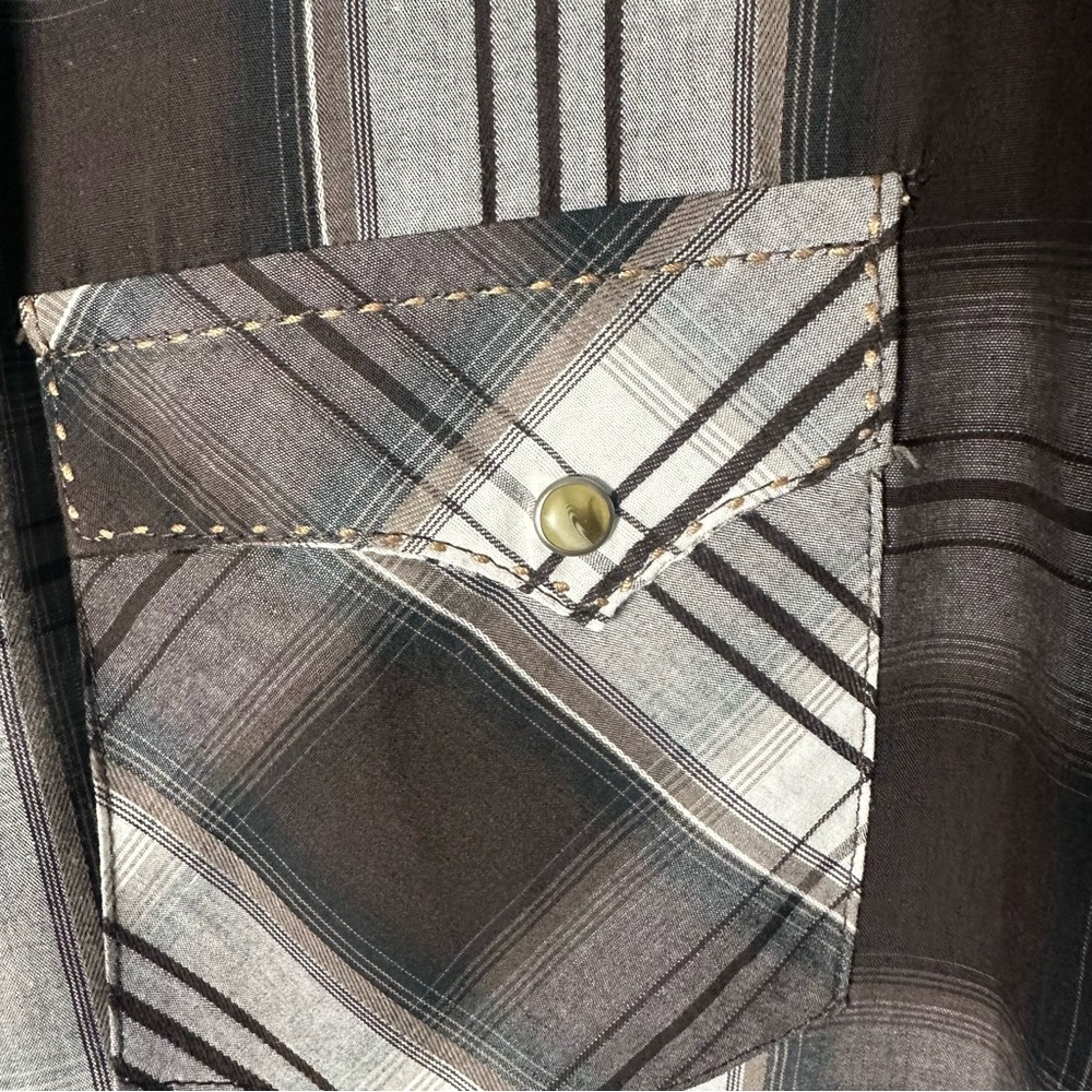 Wrangler Men's Black, Brown and White Plaid Button Down Shirt Size XL - Picture 2 of 4